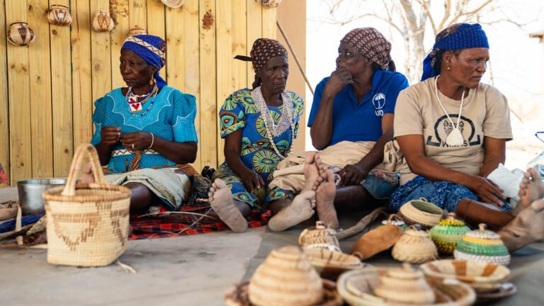 Gallery_0000_Bots_Khwai Village_Tom Frew_L4_Khwai Craft Centre 33